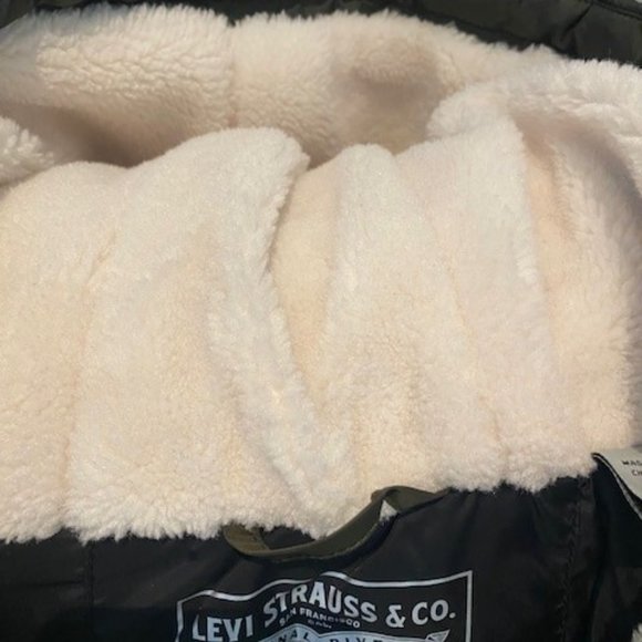NEW Levi's Puffer Coat - Picture 4 of 6